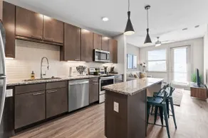Trendy 1BR King Suite Close to Downtown w Fast Wifi - Image 3