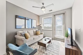 Comfy 1BR King Suite Close to Downtown w Fast Wifi - Image 2