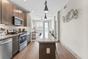 Comfy 1BR King Suite Close to Downtown w Fast Wifi - Image 3