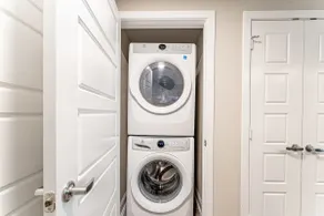 Comfy 1BR King Suite Close to Downtown w Fast Wifi - Image 5