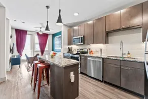 Luxe 1BR luxe suite close to Downtown w/ fast WiFi - Image 3
