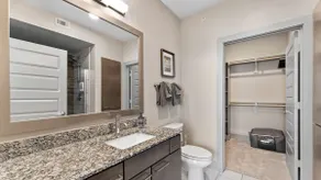 Luxe 1BR luxe suite close to Downtown w/ fast WiFi - Image 4