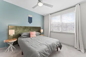 Airy 1BR luxe suite close to Downtown w/ fast WiFi - Image 3