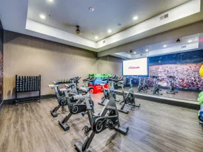 Airy 1BR luxe suite close to Downtown w/ fast WiFi - Image 5