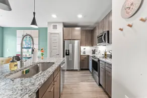 Airy 1BR luxe suite close to Downtown w/ fast WiFi - Image 2