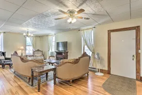 Shop, Hike & Explore! Historic Dtwn Custer Apt - Image 4