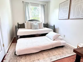 Cozy Cottage, 4 Beds, Sleeps 6, Big Fenced Yard - Image 5