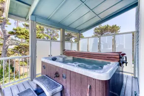 Blue Whale · Ocean Views, Hot Tub, Sleeps 16 - Image 3