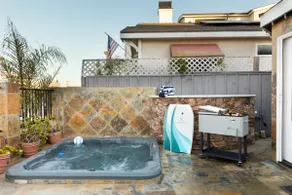 Sand Castle by Avantstay Beach House on Balboa Peninsula w/ Patio & Hot Tub - Image 3