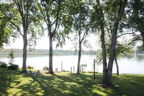 Miner Lake Lakefront Beach Cottage for Family Fun - Image 4