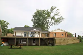 Miner Lake Lakefront Beach Cottage for Family Fun - Image 2