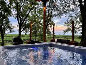 2 acre private retreat with sauna, hot tub, large fire-pit and outdoor games - Image 5