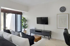 Modern Apt with Garden Pool and Gym in Sea Point - Image 3
