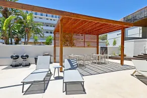 Modern Apt with Garden Pool and Gym in Sea Point - Image 5