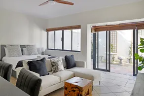 Modern Apt with Garden Pool and Gym in Sea Point - Image 4