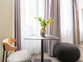 limehome Linz Friedrichst | Single Suite M seating - Image 3