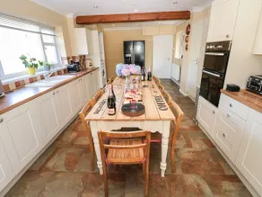 Luxury, Spacious, family, 6 BDR, Adapted, Hot Tub. - Image 4