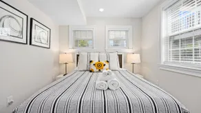 Stylish 3BR OC Gardens with Patio and Parking - Image 5