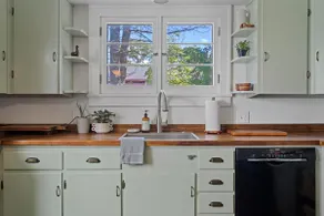 Near Restaurants, Ski Hills, Shopping & Bike Path! - Image 2