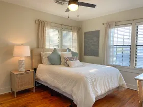 1038 Hollywood · Full House Near Campus & Downtown - Image 4