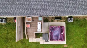 Paradise Cove: Sleeps 6 w/Hot Tub, Walk to Beach & Downtown - Image 3