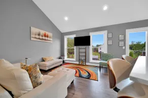 Paradise Cove: Sleeps 6 w/Hot Tub, Walk to Beach & Downtown - Image 4