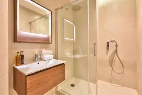 119 - Urban Spacious Apartment Sebastopol - Image 5