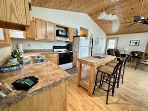 Lost on the Lake-Cozy Cottage with a Lakeview - Image 4