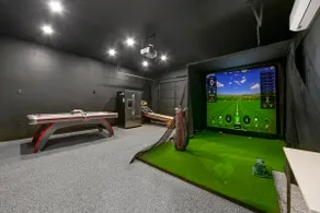 Hollywood: Spa, Pool & Slide, Putting Course! - Image 3