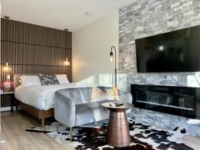 Lovely Downtown Modern New-Build, w/Secure Parking - Image 2