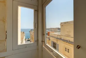 Luxurious 2BR Apartment in Valletta - Image 2