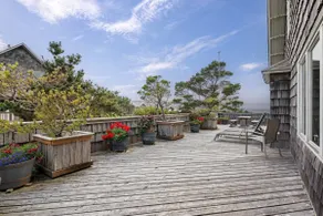 Relaxing Beach Vibes on Quiet Ridge w/ Fireplace and Private Deck, Walk to Beach and Close to Golf - Image 3