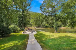 Frog Hollow Lodge | Riverfront, Fire Pit + Kayaks! - Image 2