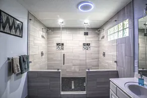 Modern 5 Bedroom, 3 Full bathroom, + PlayStation. - Image 2