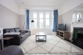 Charming 2 Bed Flat in Giffnock - Image 5