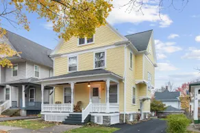 Spacious 4 BDRM w/Onsite Parking & A/C! - Image 2