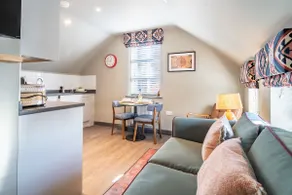 The Falcon - Apartment 11 - Image 2