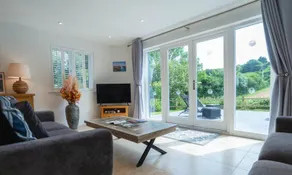 Exceptionally stunning & modern Villa 9 - non pet - Image 4