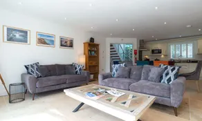Exceptionally stunning & modern Villa 9 - non pet - Image 5