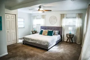 Peaceful, Central 4BD with Carport and 65\" TV! - Image 5