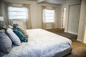 Peaceful, Central 4BD with Carport and 65\" TV! - Image 4