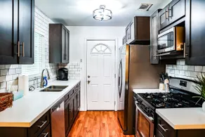 Peaceful, Central 4BD with Carport and 65\" TV! - Image 2