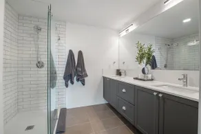 Central 2BR in Kensington w/ Parking + AC - Image 2