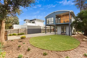 Serene Modern Beach Escape 3 Bed 2 Bath - Image 2