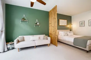1BR w/ queen bed & free parking - Image 3
