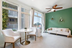 1BR w/ queen bed & free parking - Image 4