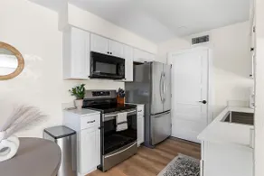 Luxury 3mi to DT ~ South Congress ~ Walkable - Image 4
