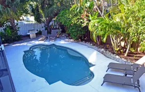 Short walk to beach, access to heated pool - Image 2