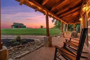 Welcome to 'Logging Off' our stunning Log Cabin 35 mins from Downtown Nashville - Image 2