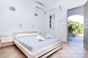 Hotel Charama - Double room with patio - Image 4